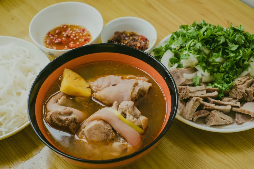 Bàn ăn tại Nhà Hàng Bếp Nhà Thu (nguyễn Văn Bảo)